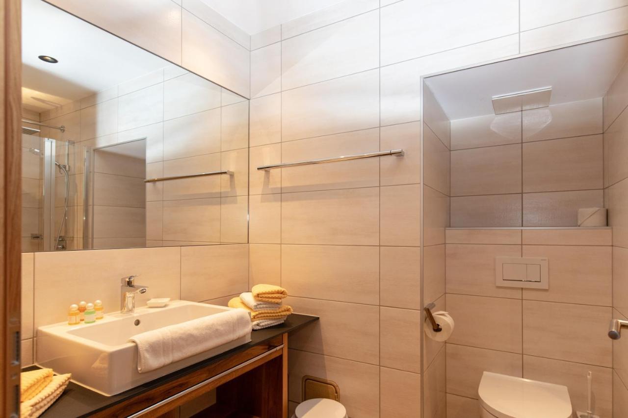 Hotel Neder Ischgl Bagian luar foto